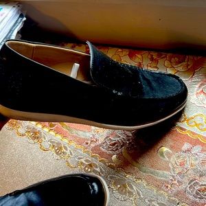 I'm selling a black leather shoes size 8.